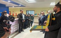 حضور خادمین حامل پرچم سبز حرم مطهر رضوی در مرکز آموزشی درمانی شهیدمطهری